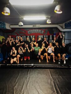Tjejer tränar Muay Thai på Stockholm Muay Thai i Stockholm